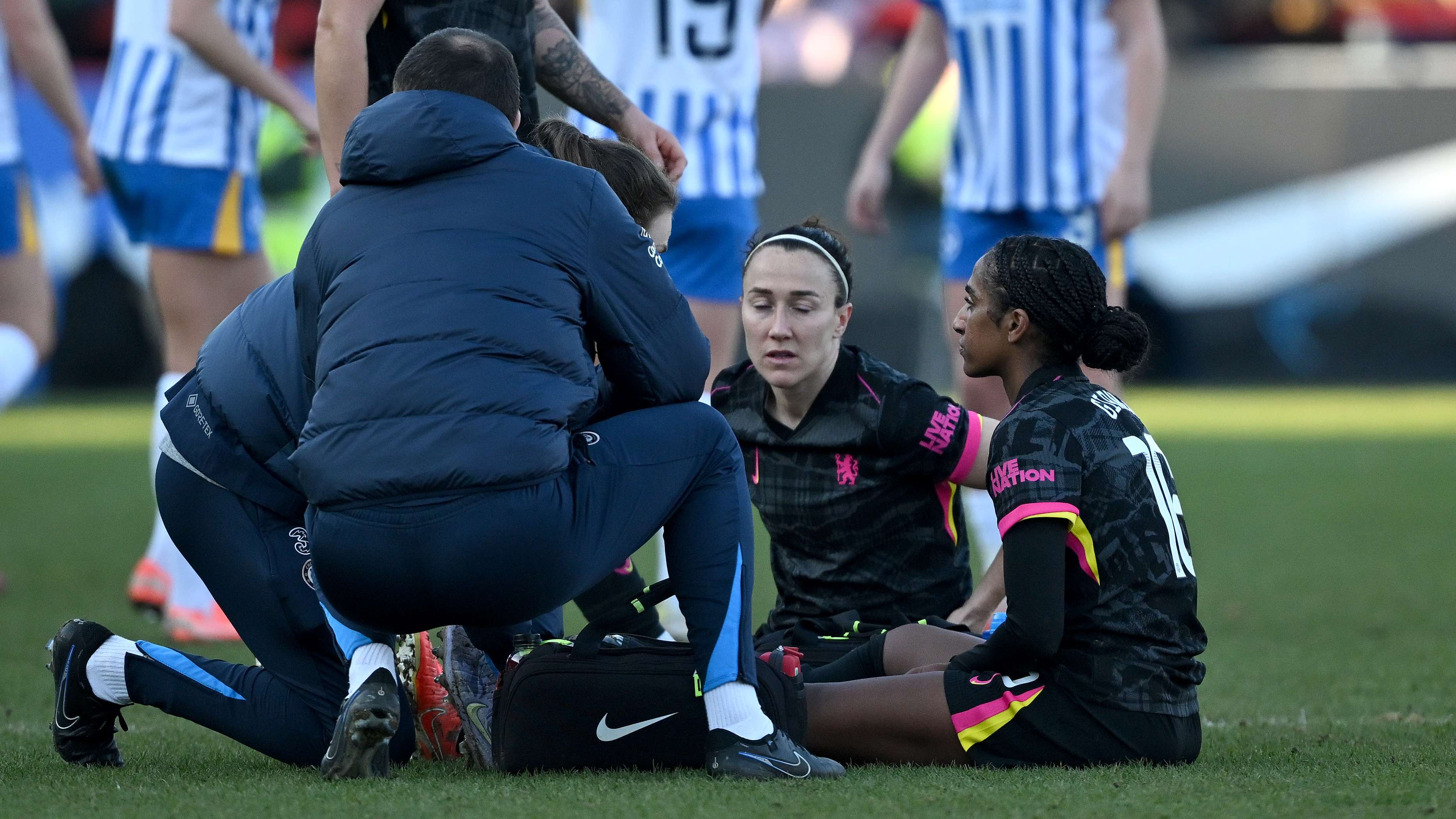 使得他在进 使得他在进